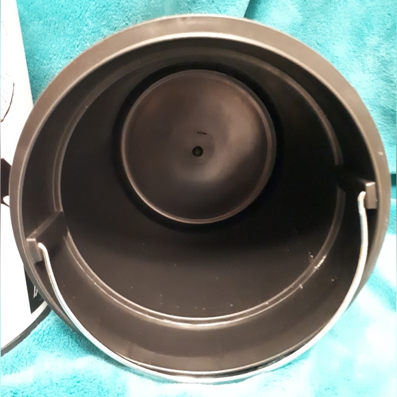 Bedroom or Powder room pedal bin - Picture 9 of 11